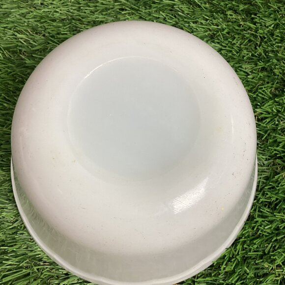 Vintage Milk Glass Bowl Small 5.5" - Picture 3 of 8